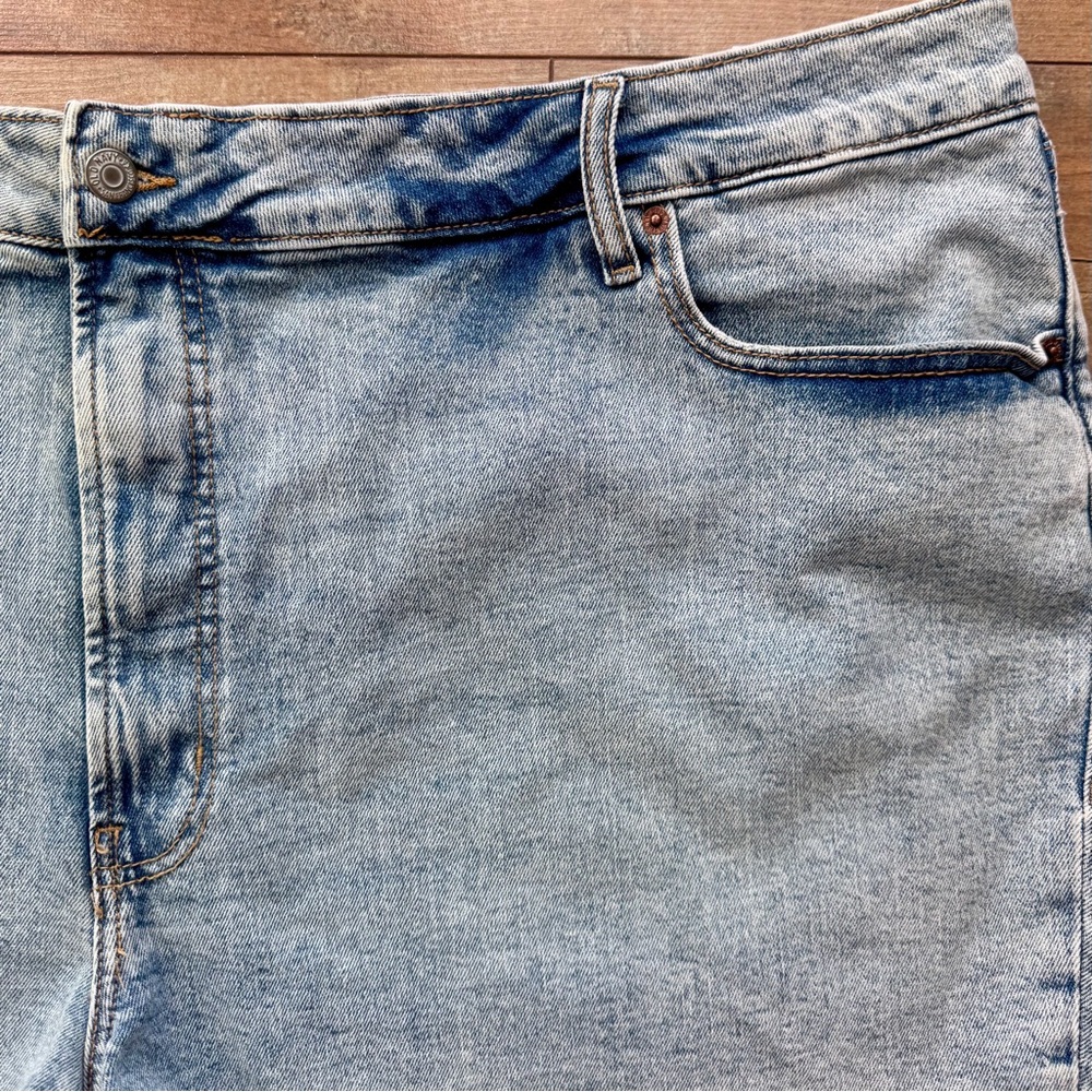 Old Navy NWOT High Rise OG Straight Light Wash Denim Shorts Plus Size 28 - Picture 4 of 7